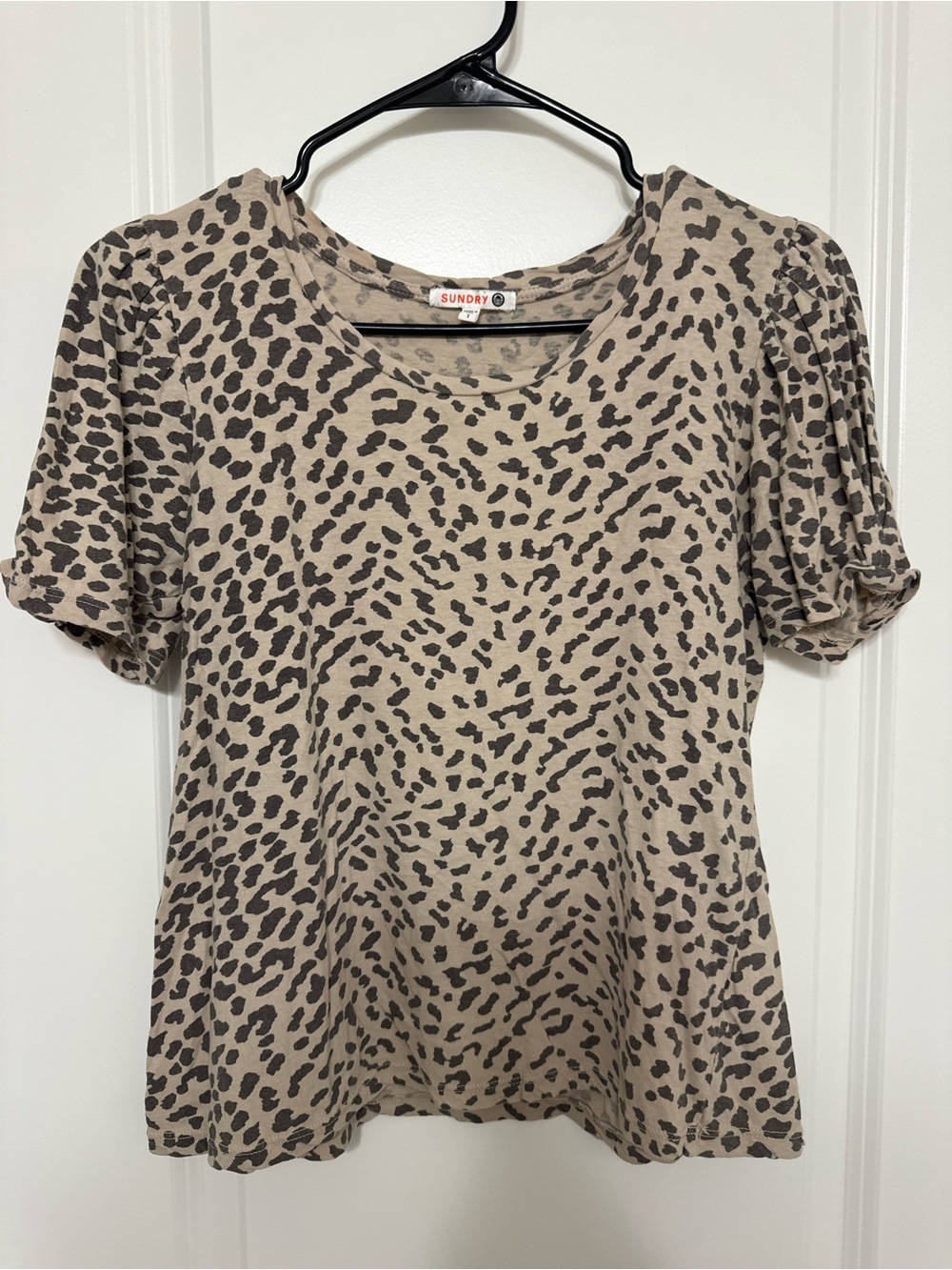 Sundry Beige Taupe Leopard-Print Puff Sleeve Tee Size 1
